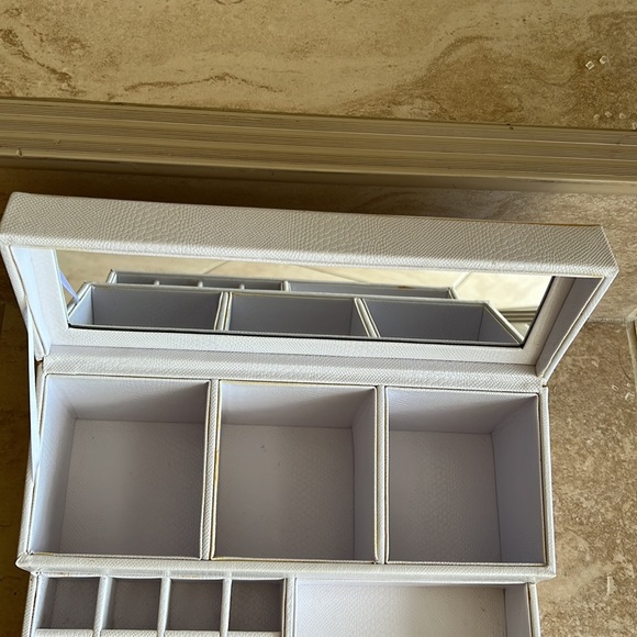 Make up organizer - Picture 3 of 13